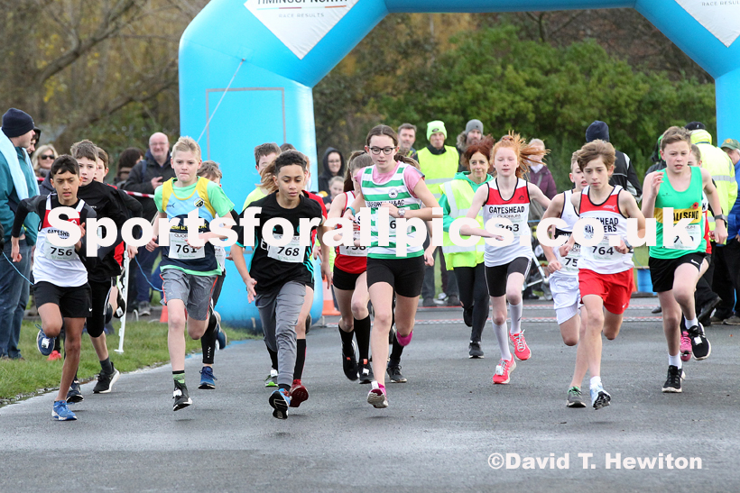Boys and grils under-13s, Heaton Memorial 10k Road Race, Town Moor, Newcastle.  Photo: David T. Hewitson/Sports for All Pics